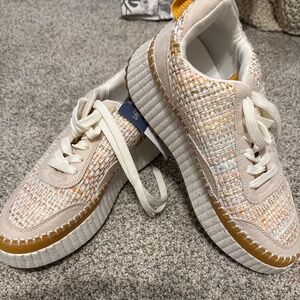 Universal Thread Women’s Shoe size 9.5